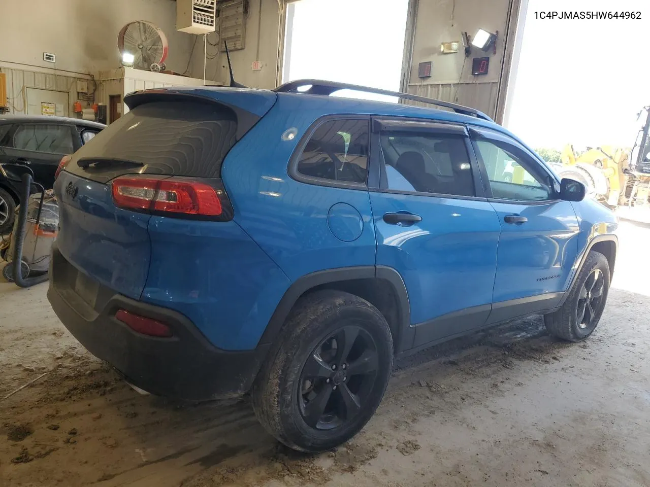 1C4PJMAS5HW644962 2017 Jeep Cherokee Sport