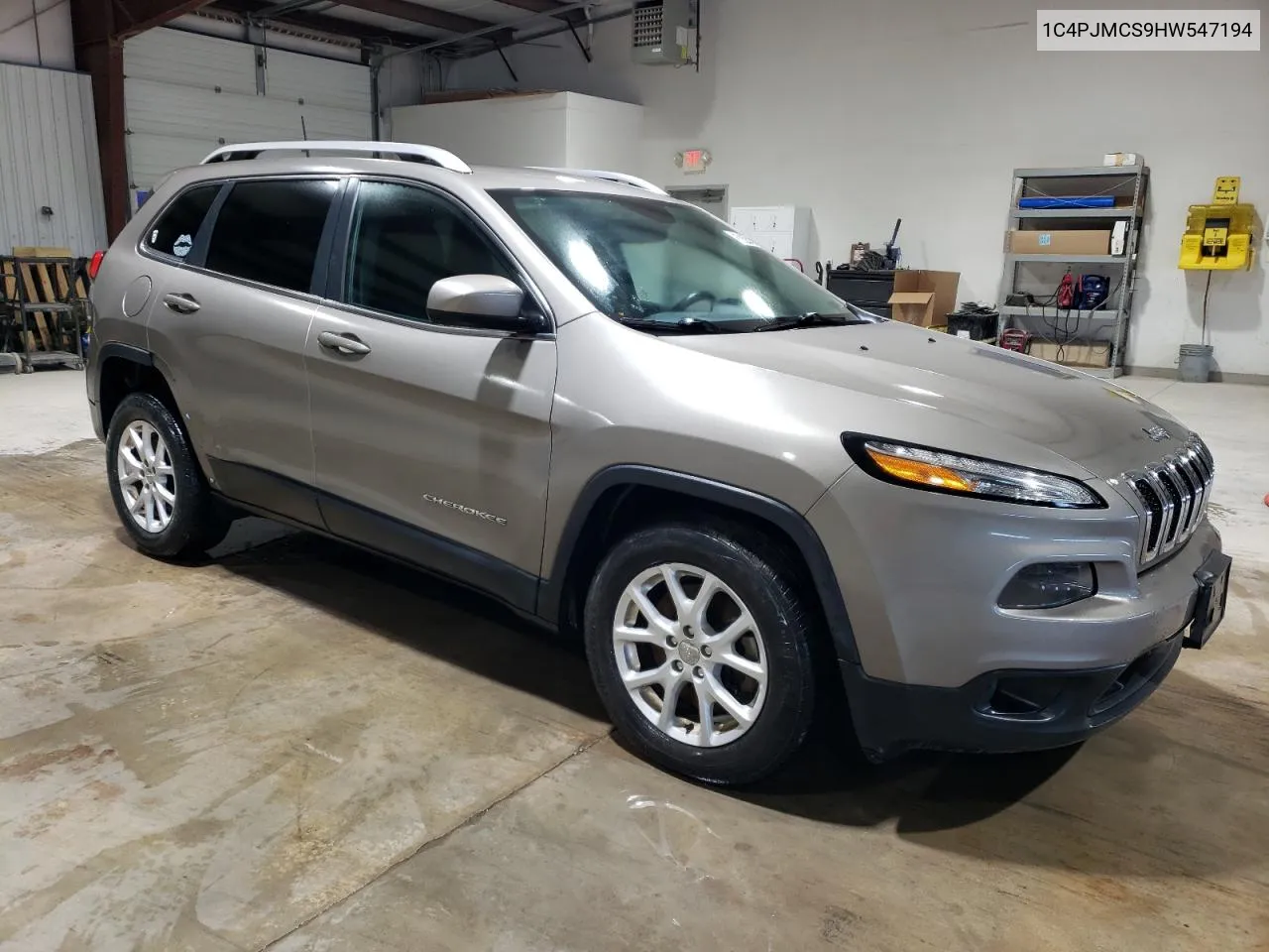 2017 Jeep Cherokee Latitude VIN: 1C4PJMCS9HW547194 Lot: 58744554