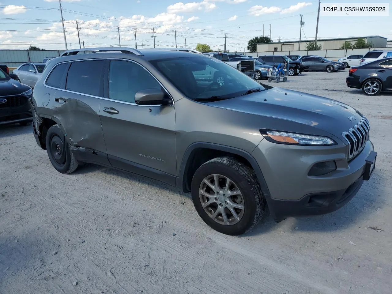 1C4PJLCS5HW559028 2017 Jeep Cherokee Latitude