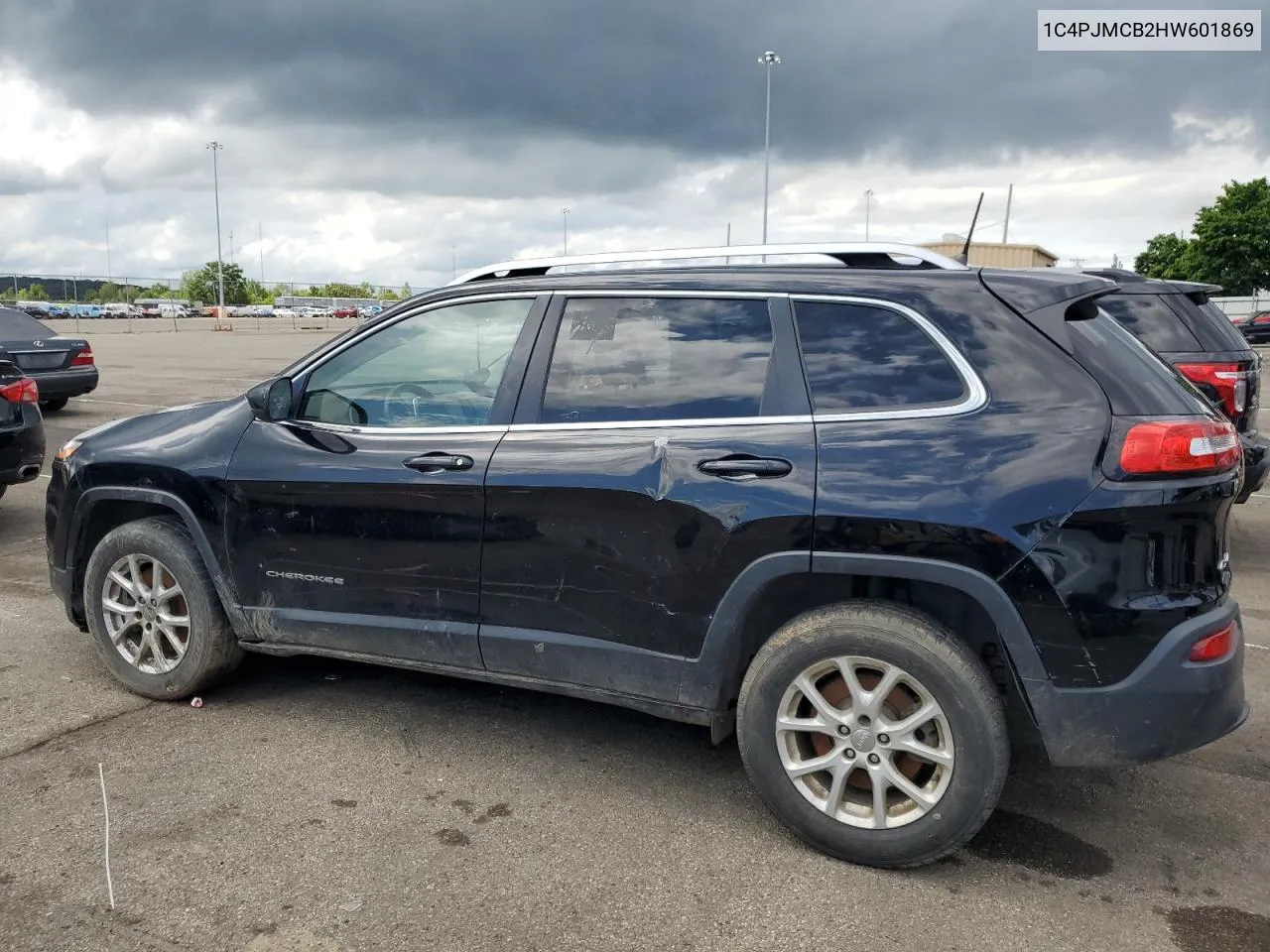 1C4PJMCB2HW601869 2017 Jeep Cherokee Latitude