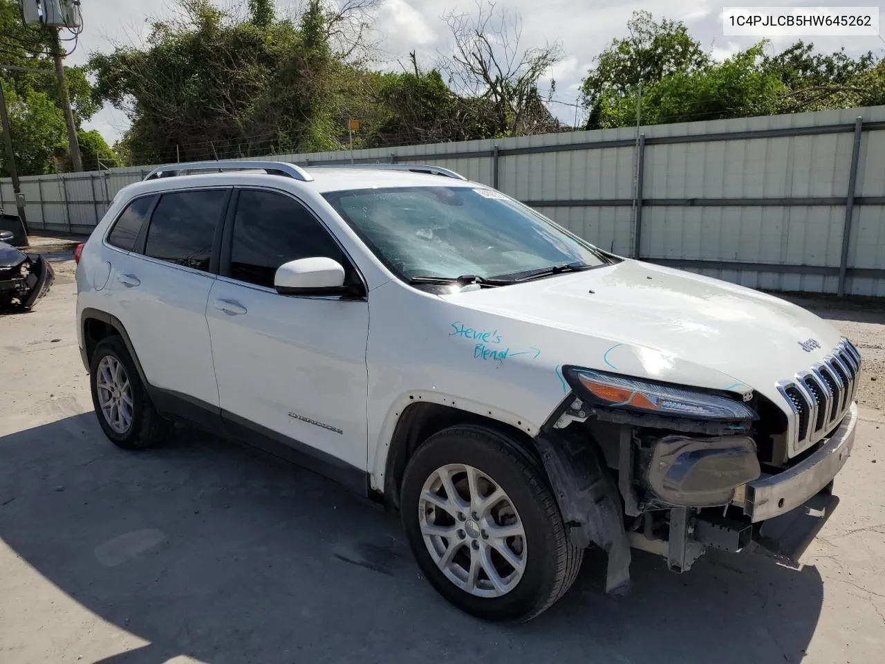 1C4PJLCB5HW645262 2017 Jeep Cherokee Latitude