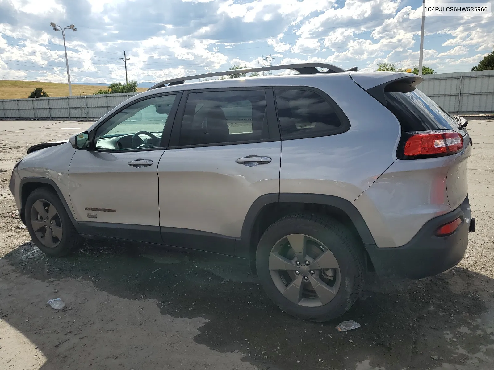 1C4PJLCS6HW535966 2017 Jeep Cherokee Latitude