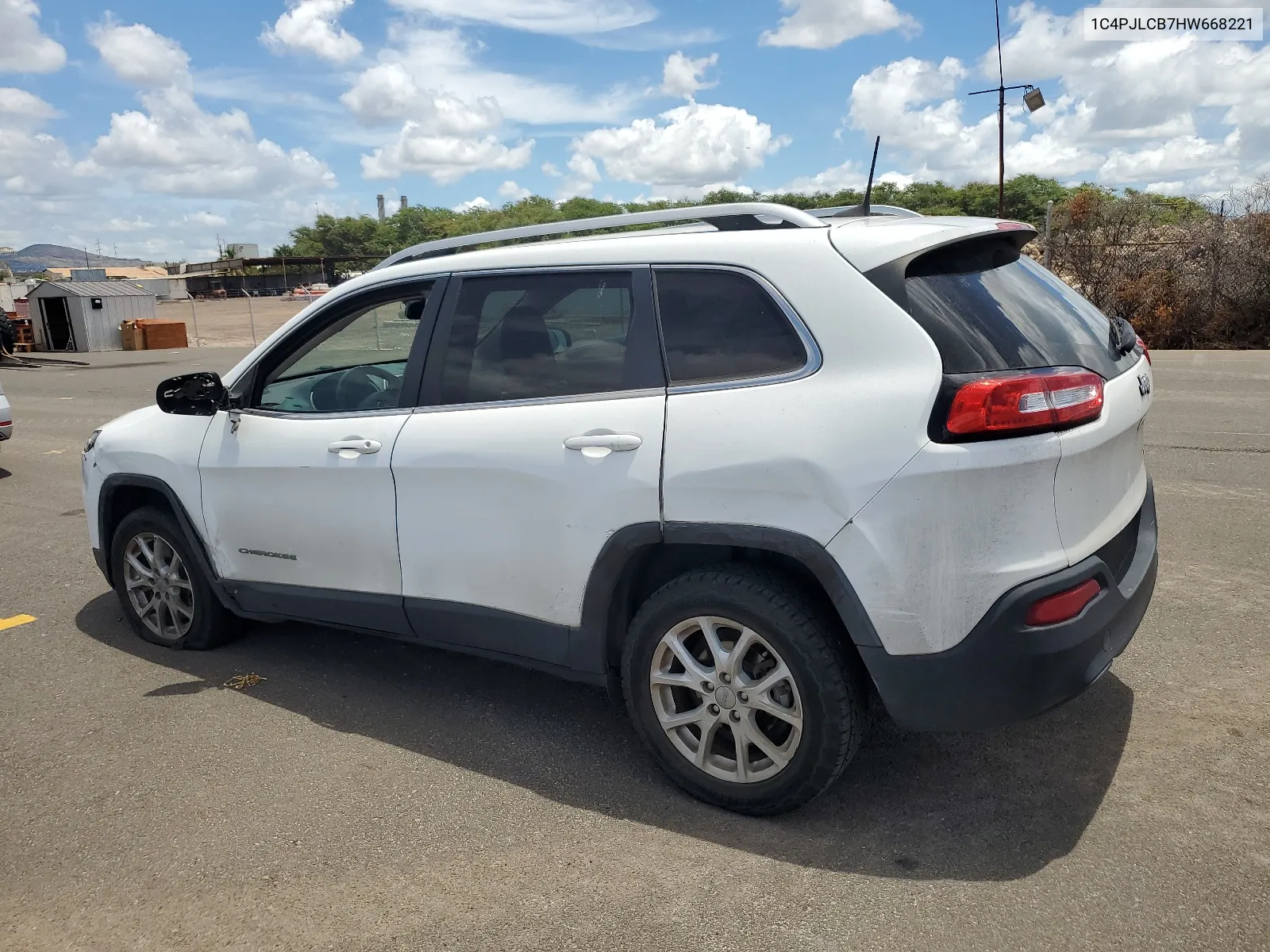 2017 Jeep Cherokee Latitude VIN: 1C4PJLCB7HW668221 Lot: 65220304