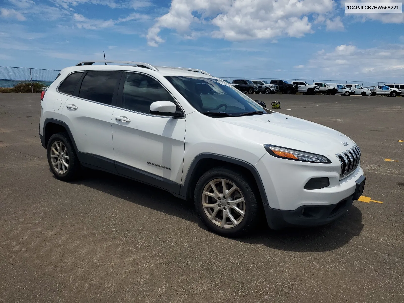 2017 Jeep Cherokee Latitude VIN: 1C4PJLCB7HW668221 Lot: 65220304