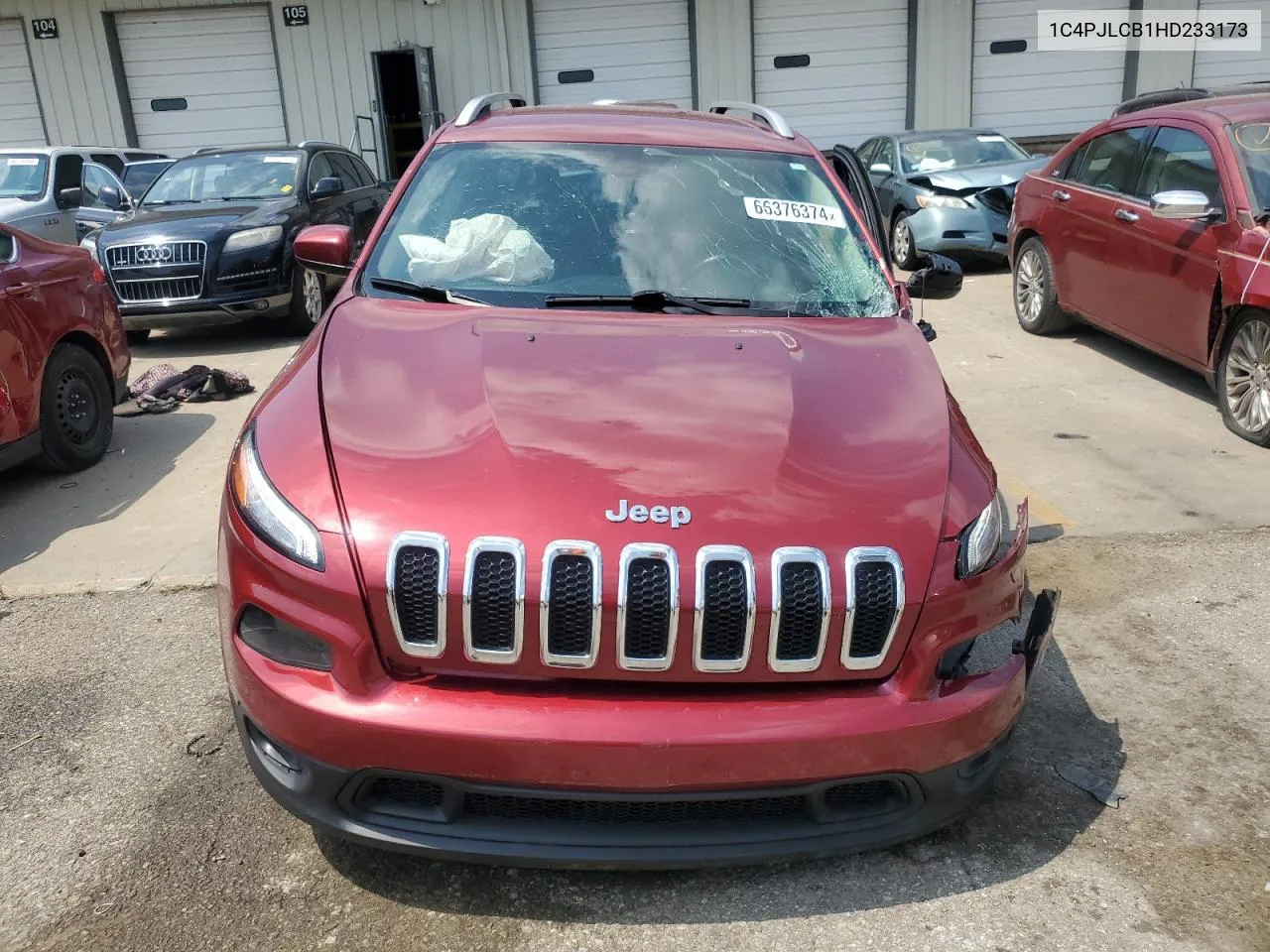 2017 Jeep Cherokee Latitude VIN: 1C4PJLCB1HD233173 Lot: 66376374