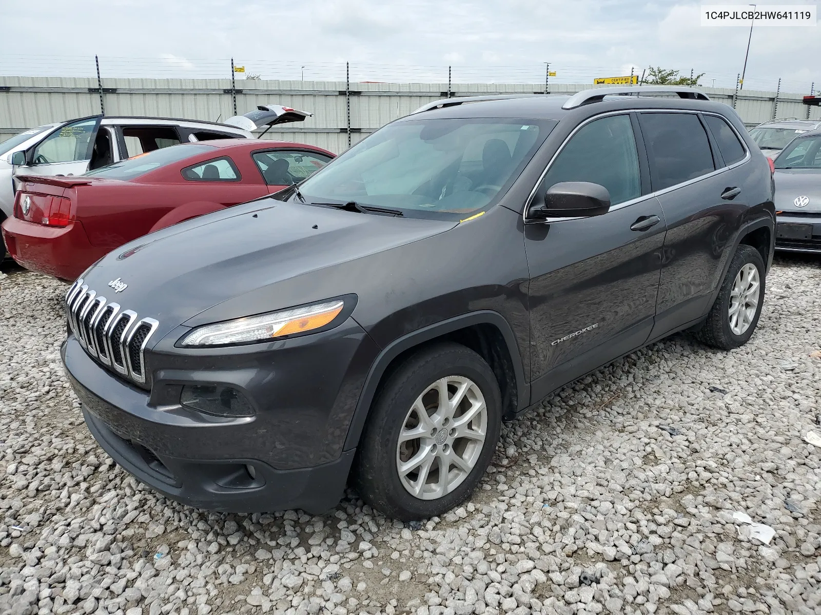 2017 Jeep Cherokee Latitude VIN: 1C4PJLCB2HW641119 Lot: 66926734