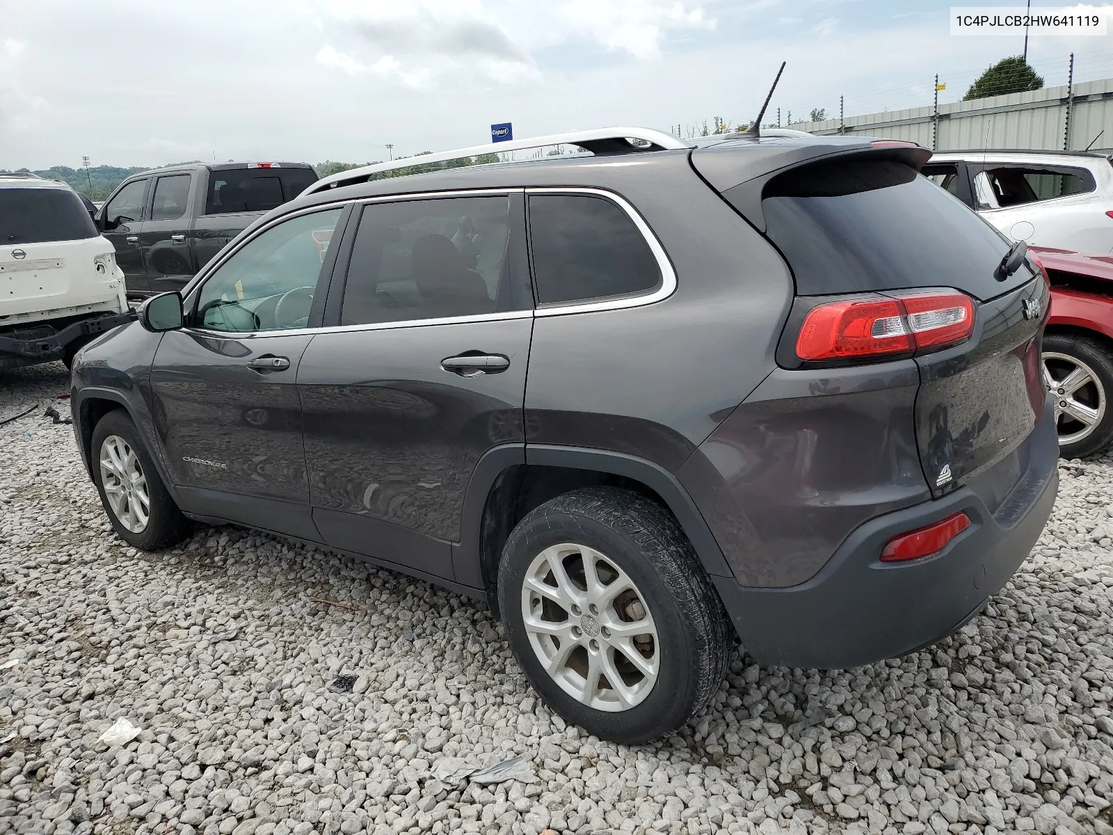 1C4PJLCB2HW641119 2017 Jeep Cherokee Latitude