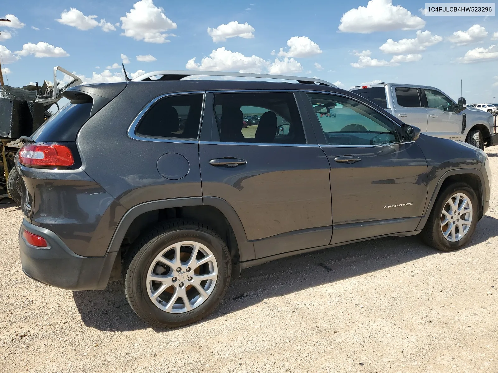 2017 Jeep Cherokee Latitude VIN: 1C4PJLCB4HW523296 Lot: 66998744