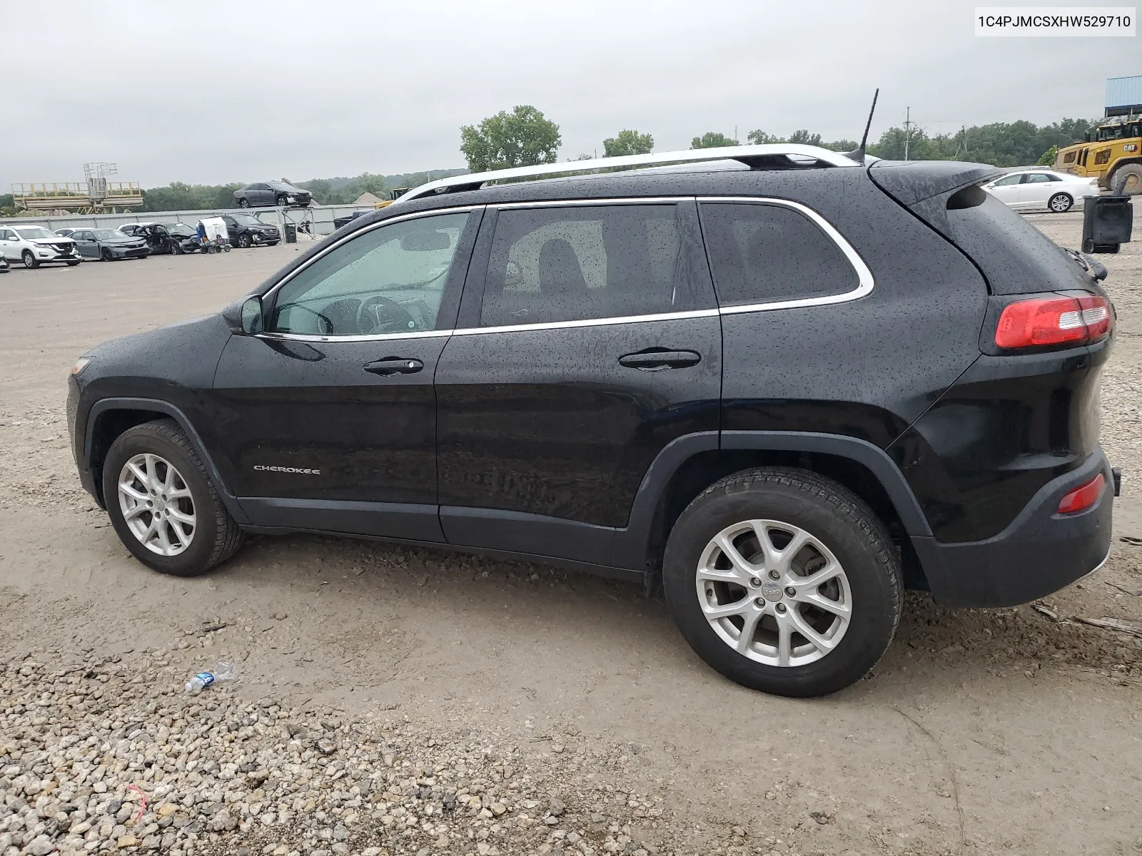 2017 Jeep Cherokee Latitude VIN: 1C4PJMCSXHW529710 Lot: 67152434