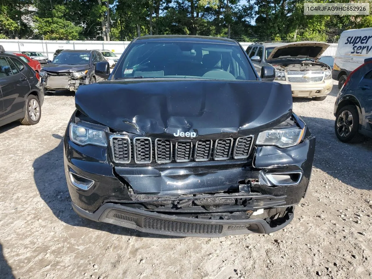 1C4RJFAG9HC852926 2017 Jeep Grand Cherokee Laredo