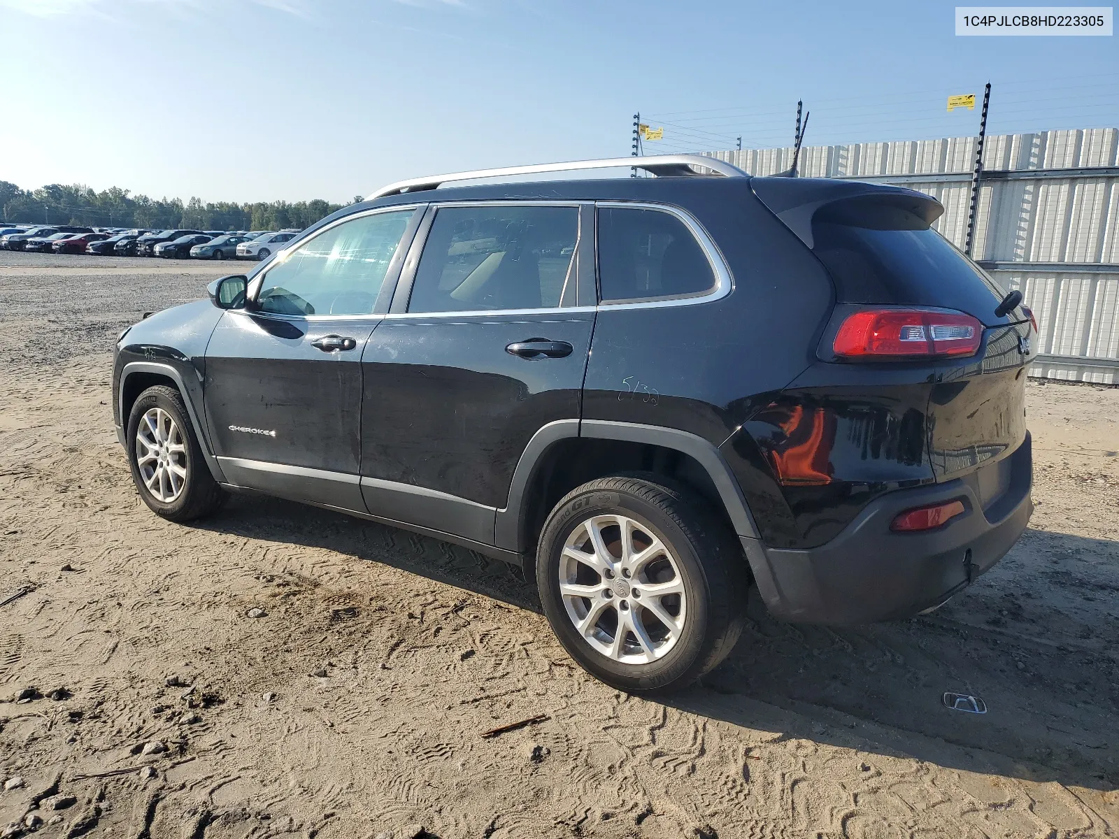 1C4PJLCB8HD223305 2017 Jeep Cherokee Latitude