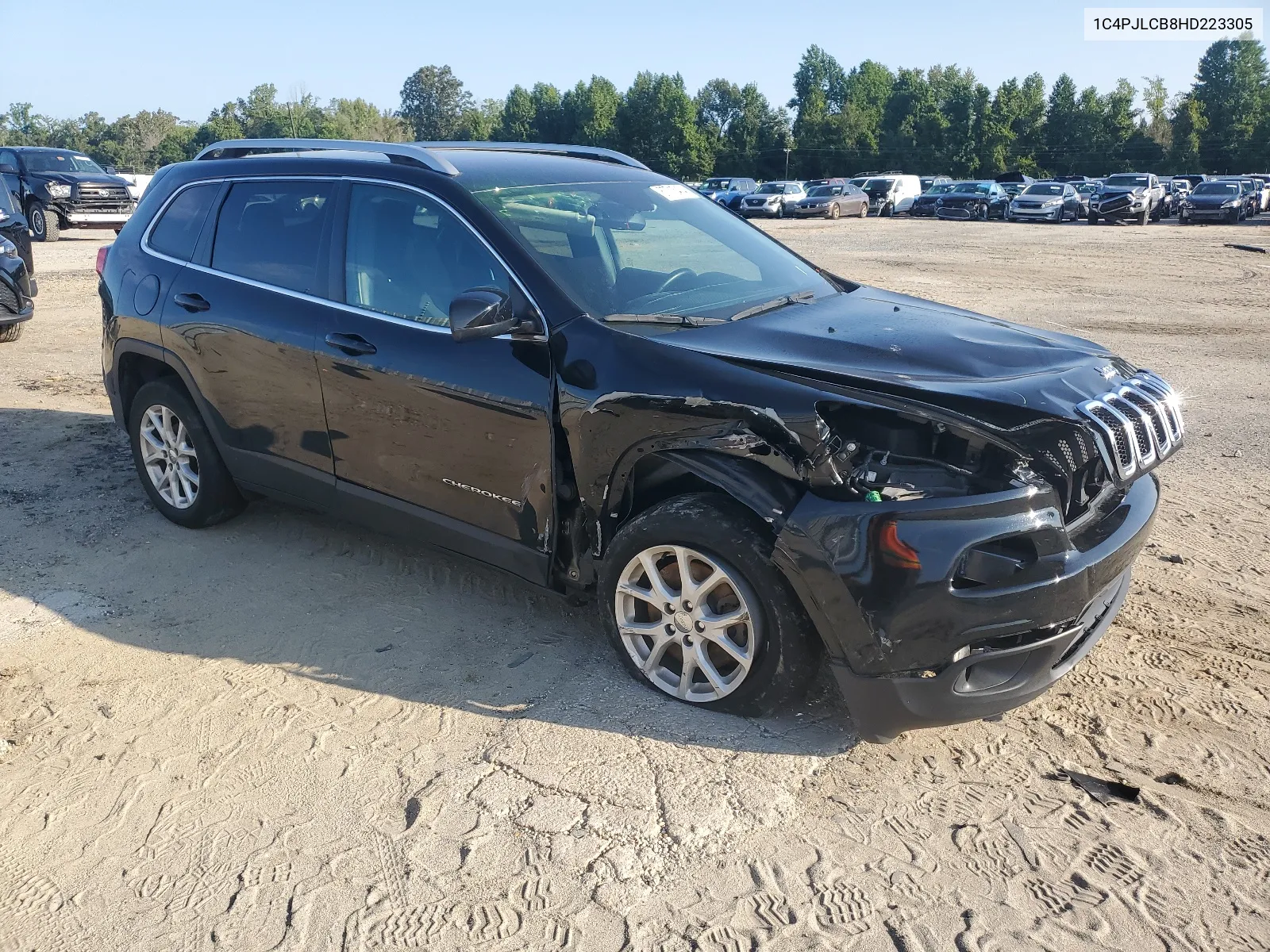 2017 Jeep Cherokee Latitude VIN: 1C4PJLCB8HD223305 Lot: 67715404