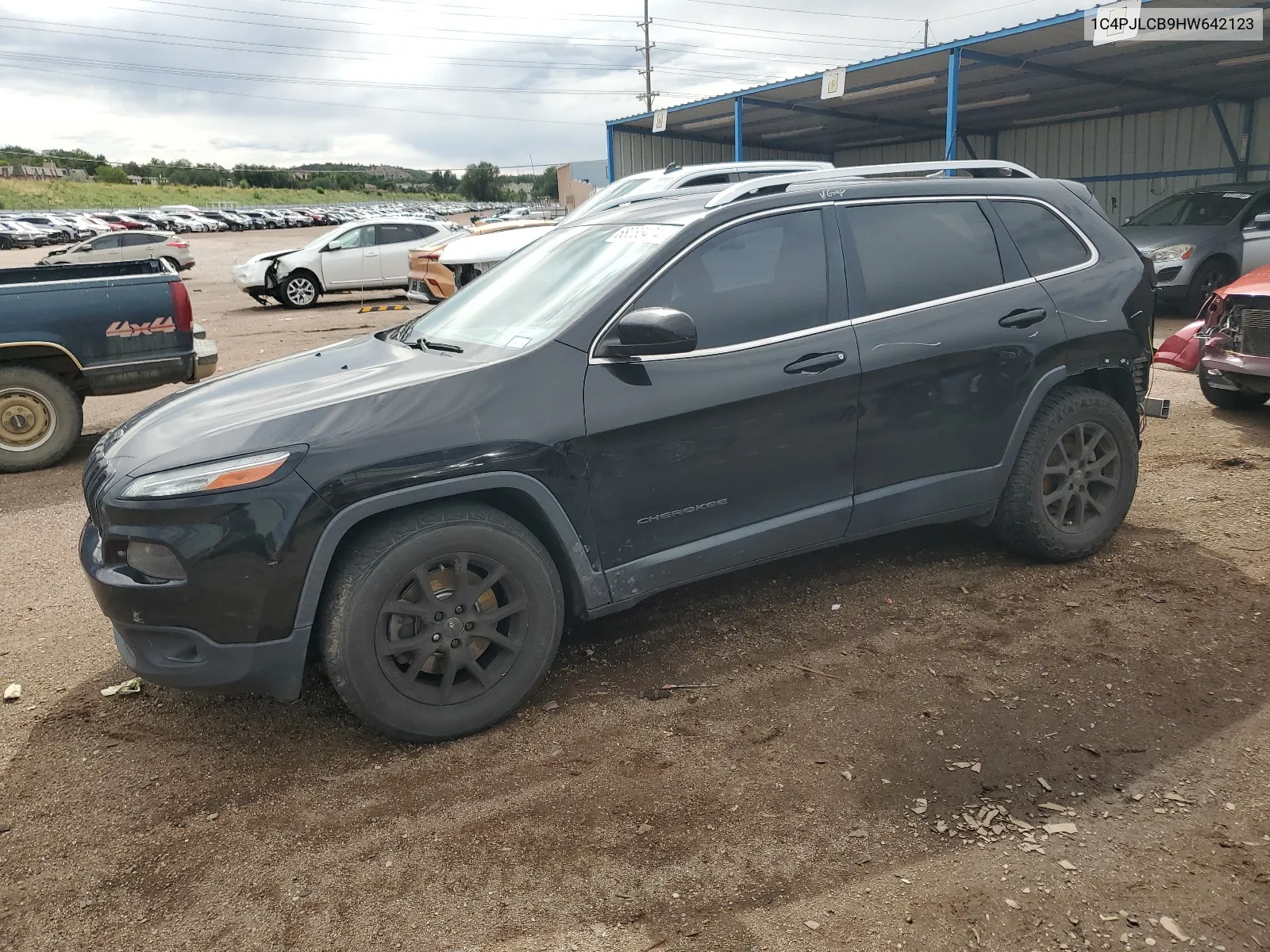 1C4PJLCB9HW642123 2017 Jeep Cherokee Latitude