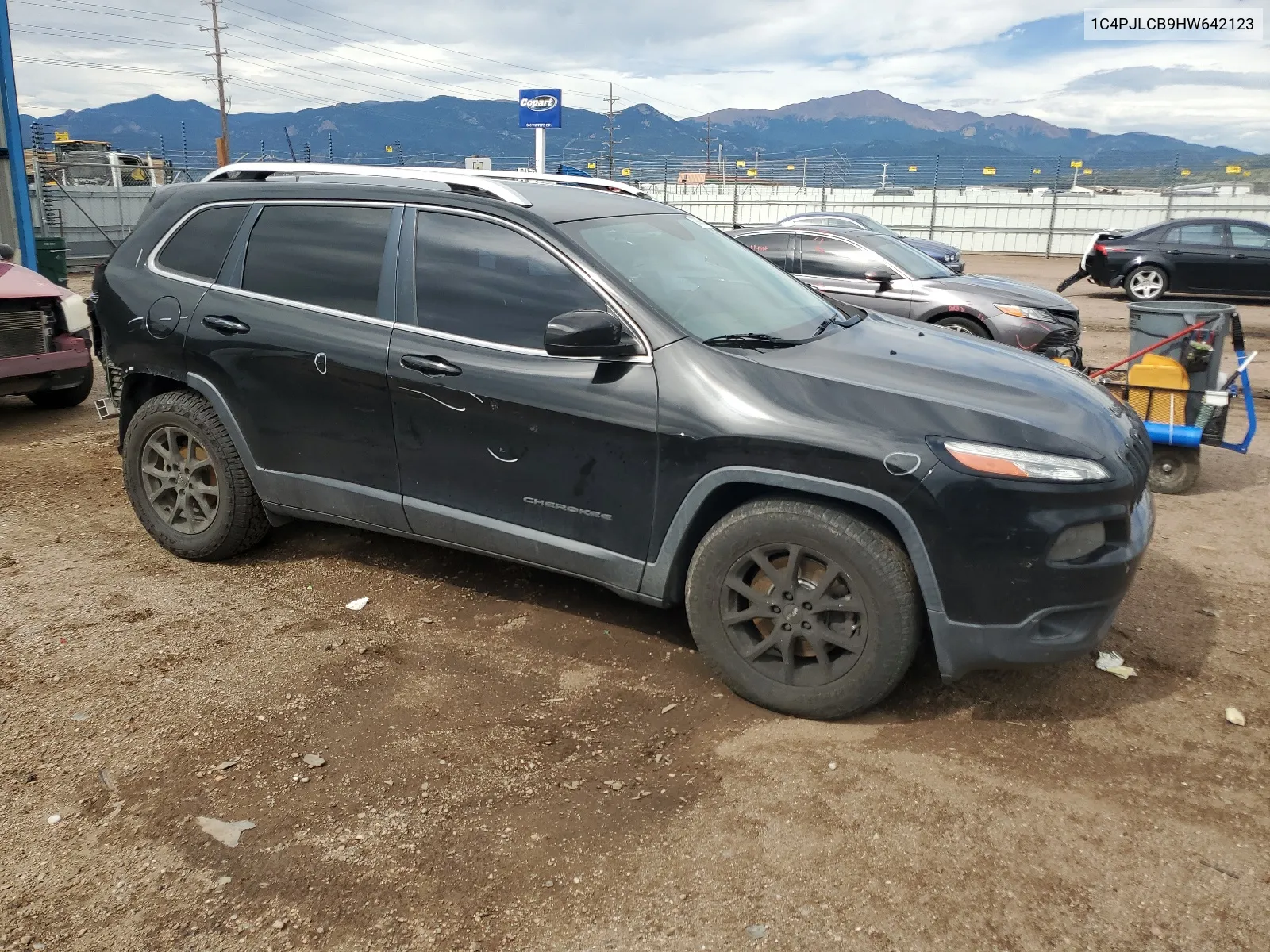 1C4PJLCB9HW642123 2017 Jeep Cherokee Latitude