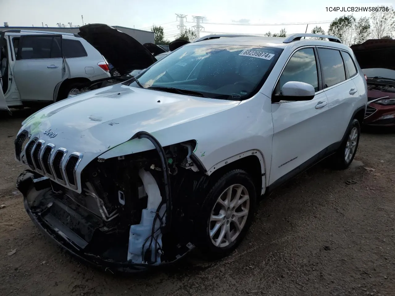 1C4PJLCB2HW586736 2017 Jeep Cherokee Latitude