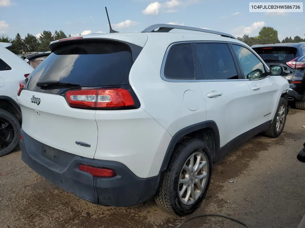 2017 Jeep Cherokee Latitude VIN: 1C4PJLCB2HW586736 Lot: 68239874