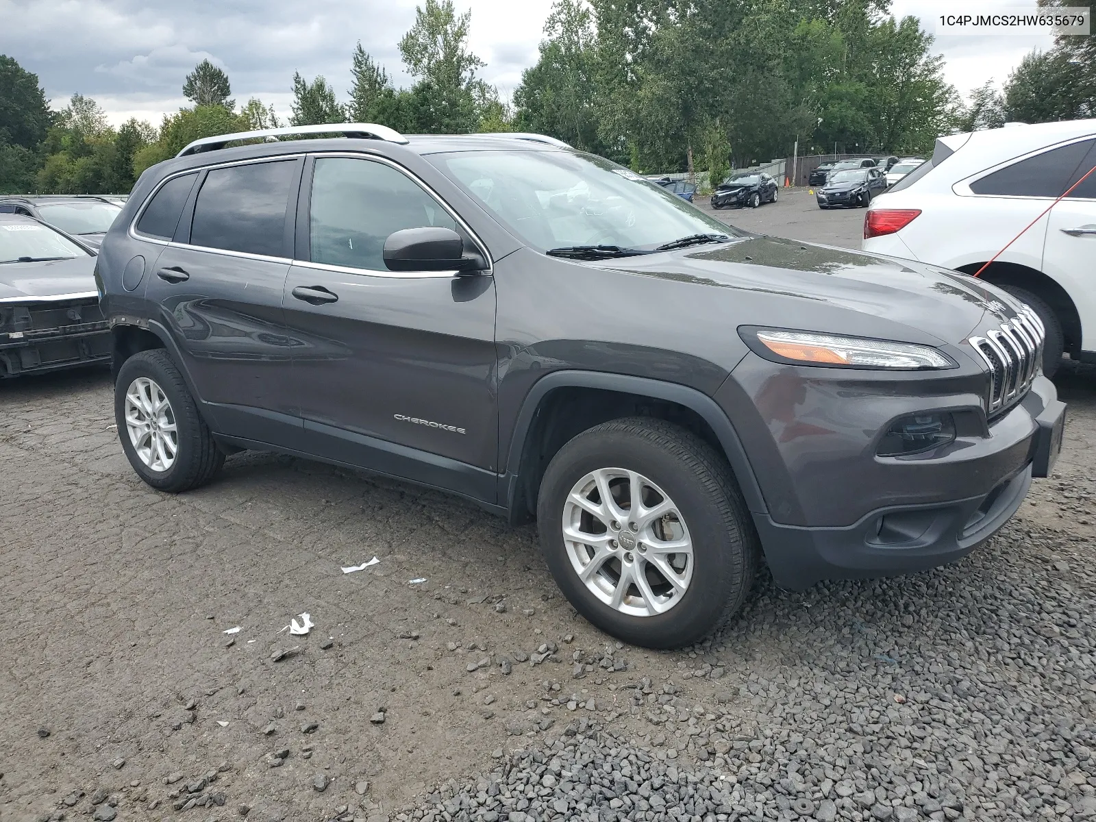 1C4PJMCS2HW635679 2017 Jeep Cherokee Latitude