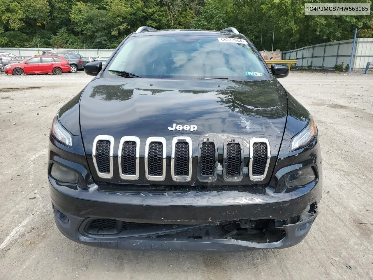 2017 Jeep Cherokee Latitude VIN: 1C4PJMCS7HW563085 Lot: 68522864