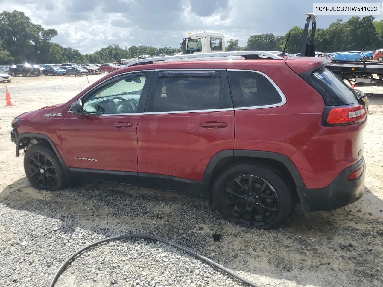 1C4PJLCB7HW541033 2017 Jeep Cherokee Latitude