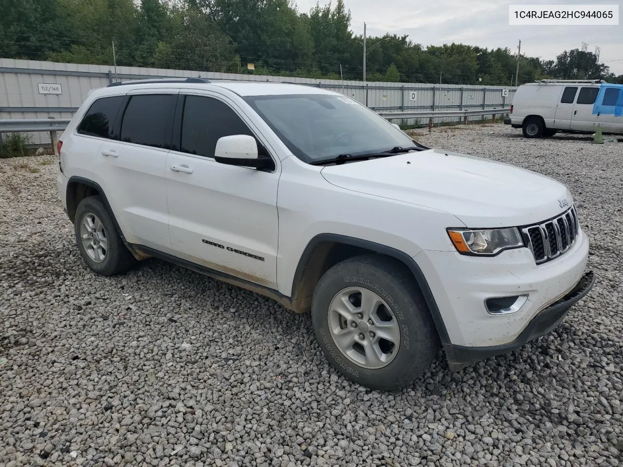 1C4RJEAG2HC944065 2017 Jeep Grand Cherokee Laredo