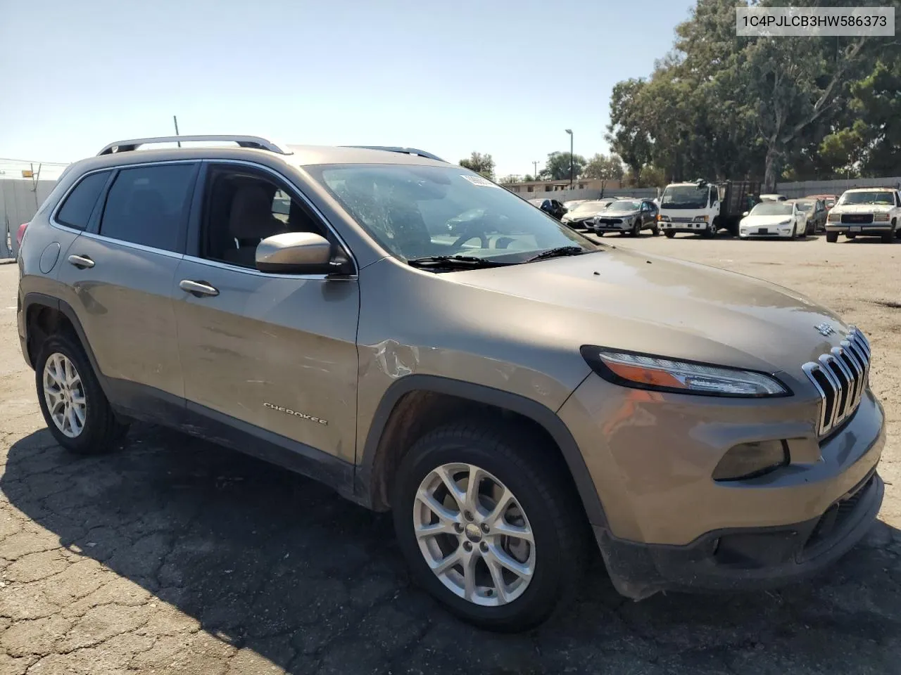 1C4PJLCB3HW586373 2017 Jeep Cherokee Latitude