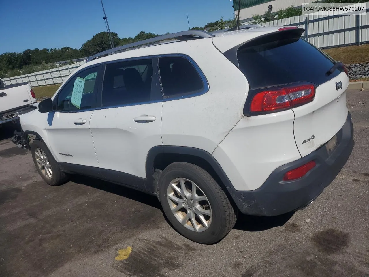 2017 Jeep Cherokee Latitude VIN: 1C4PJMCS8HW570207 Lot: 70014964