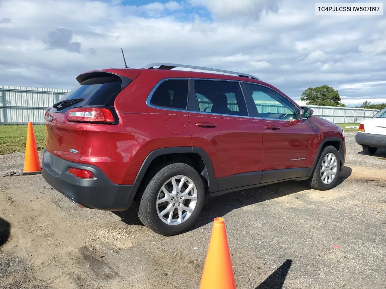 1C4PJLCS5HW507897 2017 Jeep Cherokee Latitude