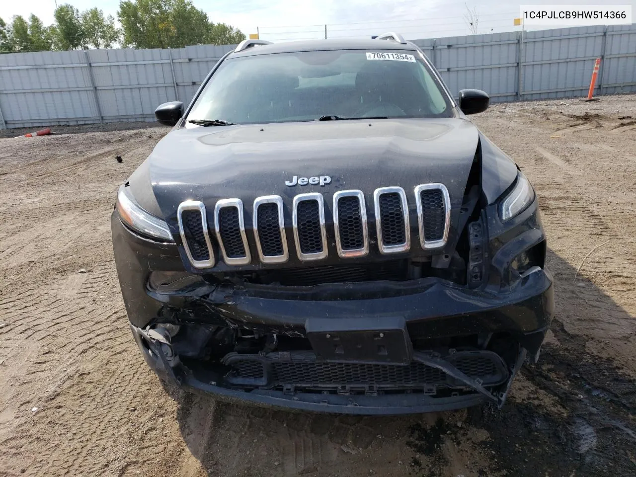 2017 Jeep Cherokee Latitude VIN: 1C4PJLCB9HW514366 Lot: 70611354