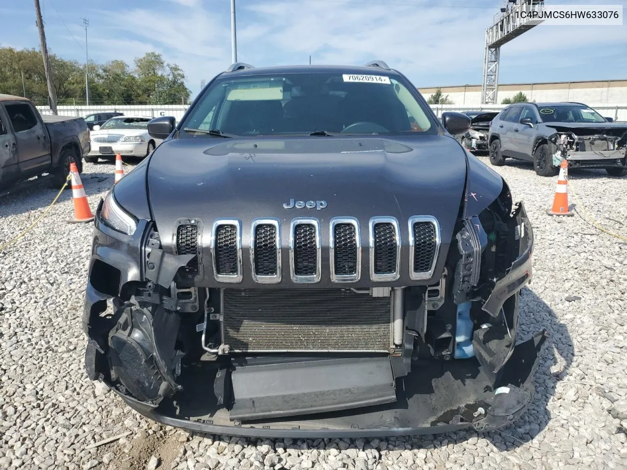 1C4PJMCS6HW633076 2017 Jeep Cherokee Latitude