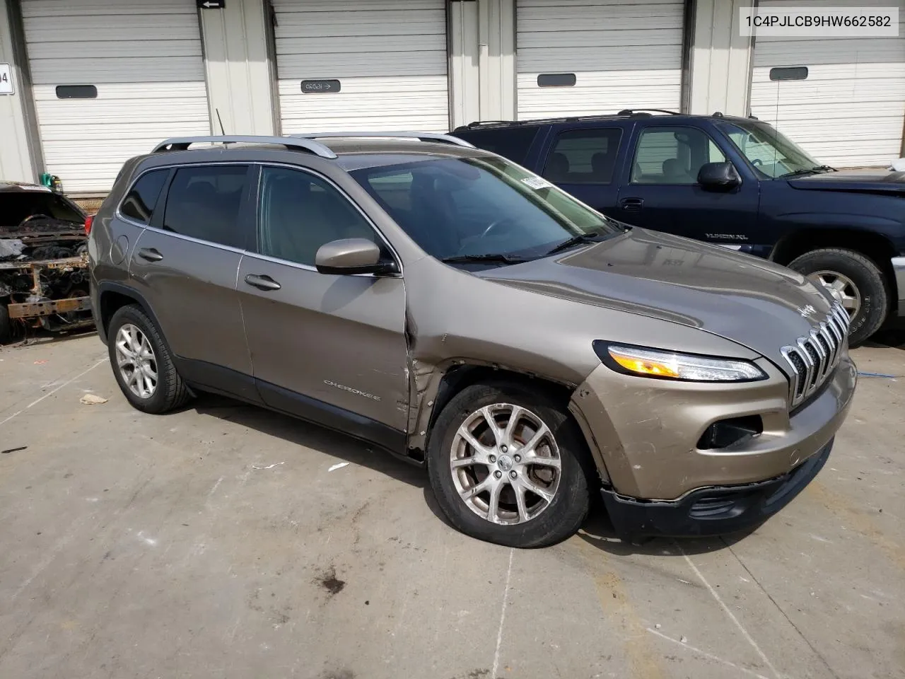 1C4PJLCB9HW662582 2017 Jeep Cherokee Latitude