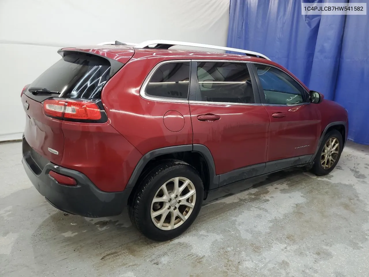 1C4PJLCB7HW541582 2017 Jeep Cherokee Latitude