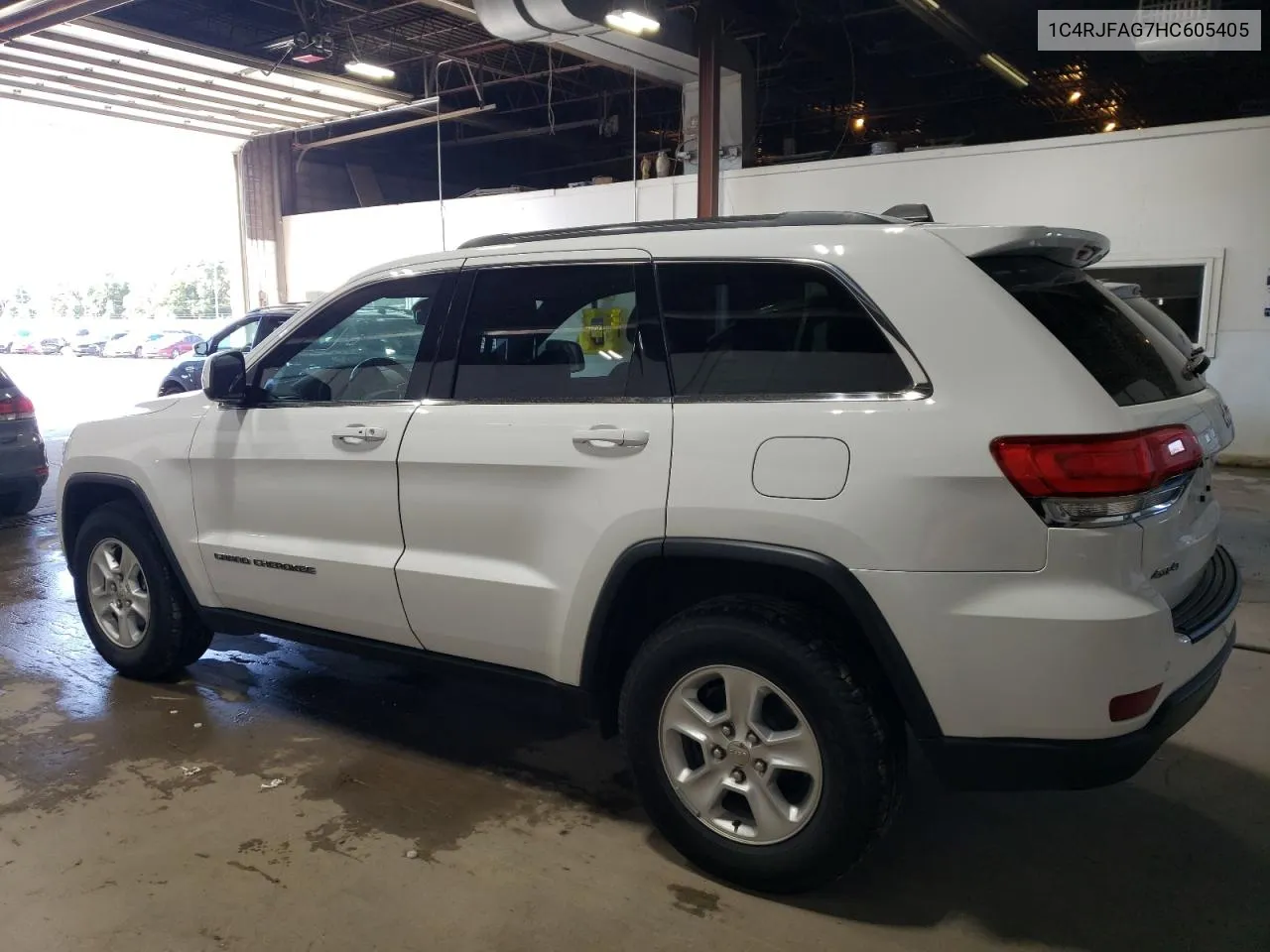 1C4RJFAG7HC605405 2017 Jeep Grand Cherokee Laredo