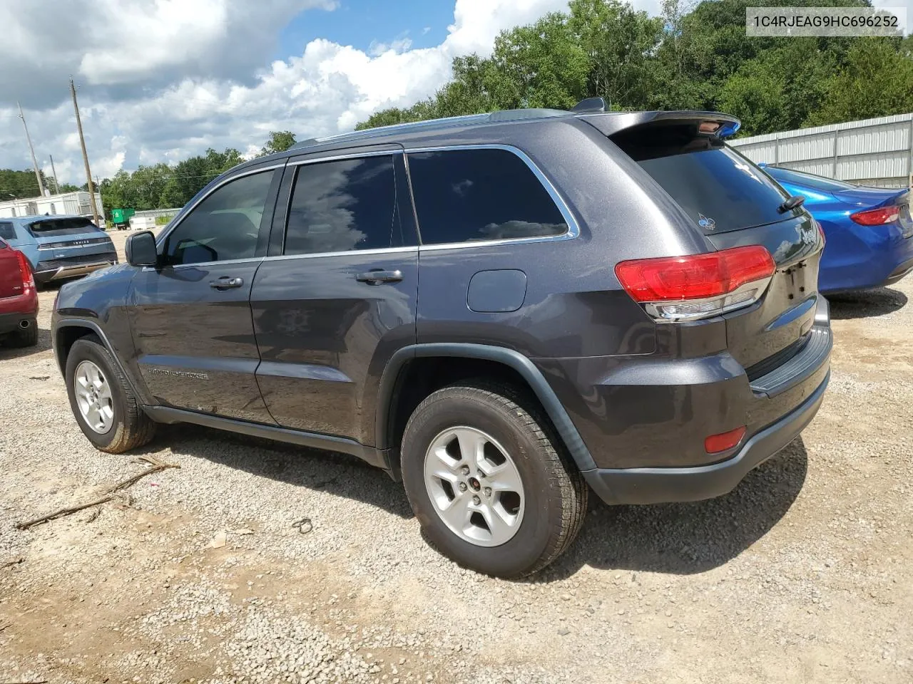 1C4RJEAG9HC696252 2017 Jeep Grand Cherokee Laredo