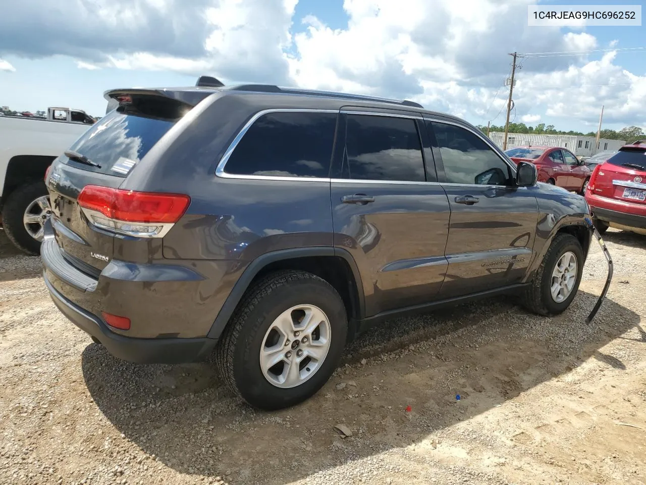 1C4RJEAG9HC696252 2017 Jeep Grand Cherokee Laredo