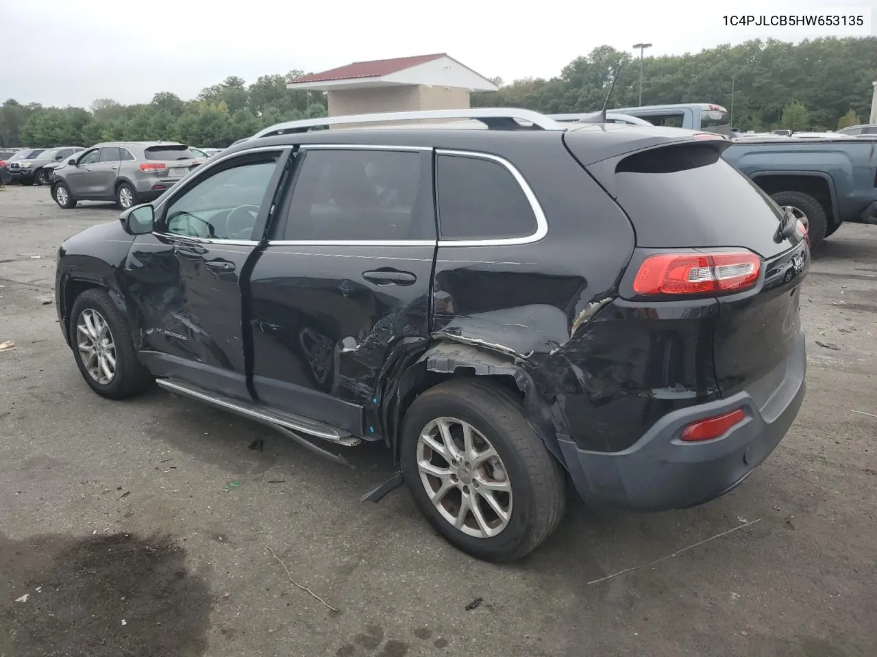 2017 Jeep Cherokee Latitude VIN: 1C4PJLCB5HW653135 Lot: 71630594