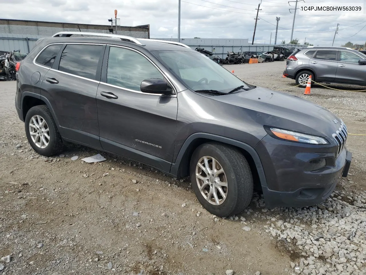 2017 Jeep Cherokee Latitude VIN: 1C4PJMCB0HW563039 Lot: 72022214