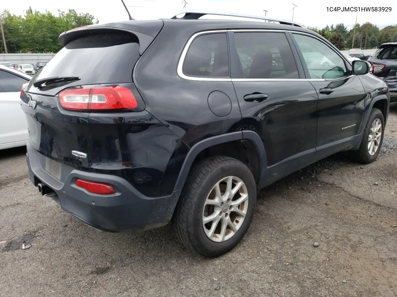 1C4PJMCS1HW583929 2017 Jeep Cherokee Latitude