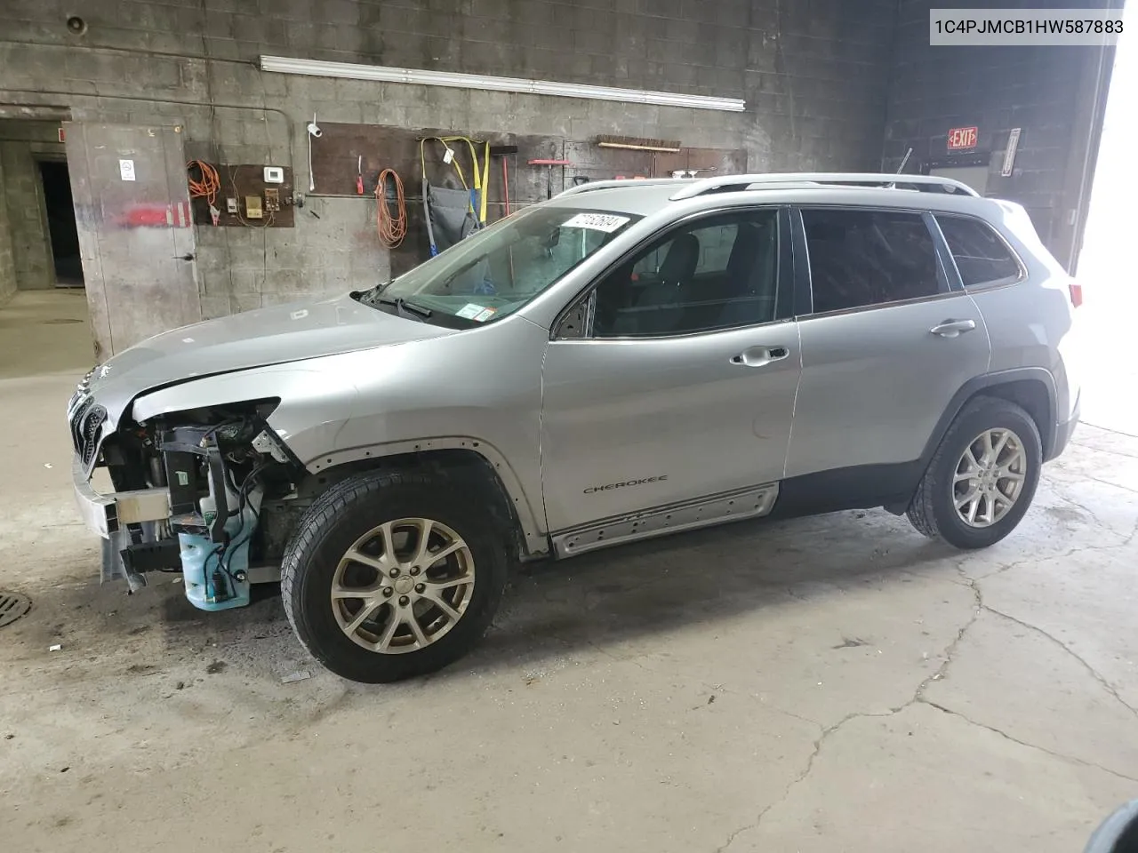 2017 Jeep Cherokee Latitude VIN: 1C4PJMCB1HW587883 Lot: 72152604