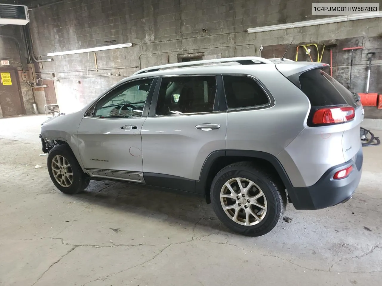 1C4PJMCB1HW587883 2017 Jeep Cherokee Latitude