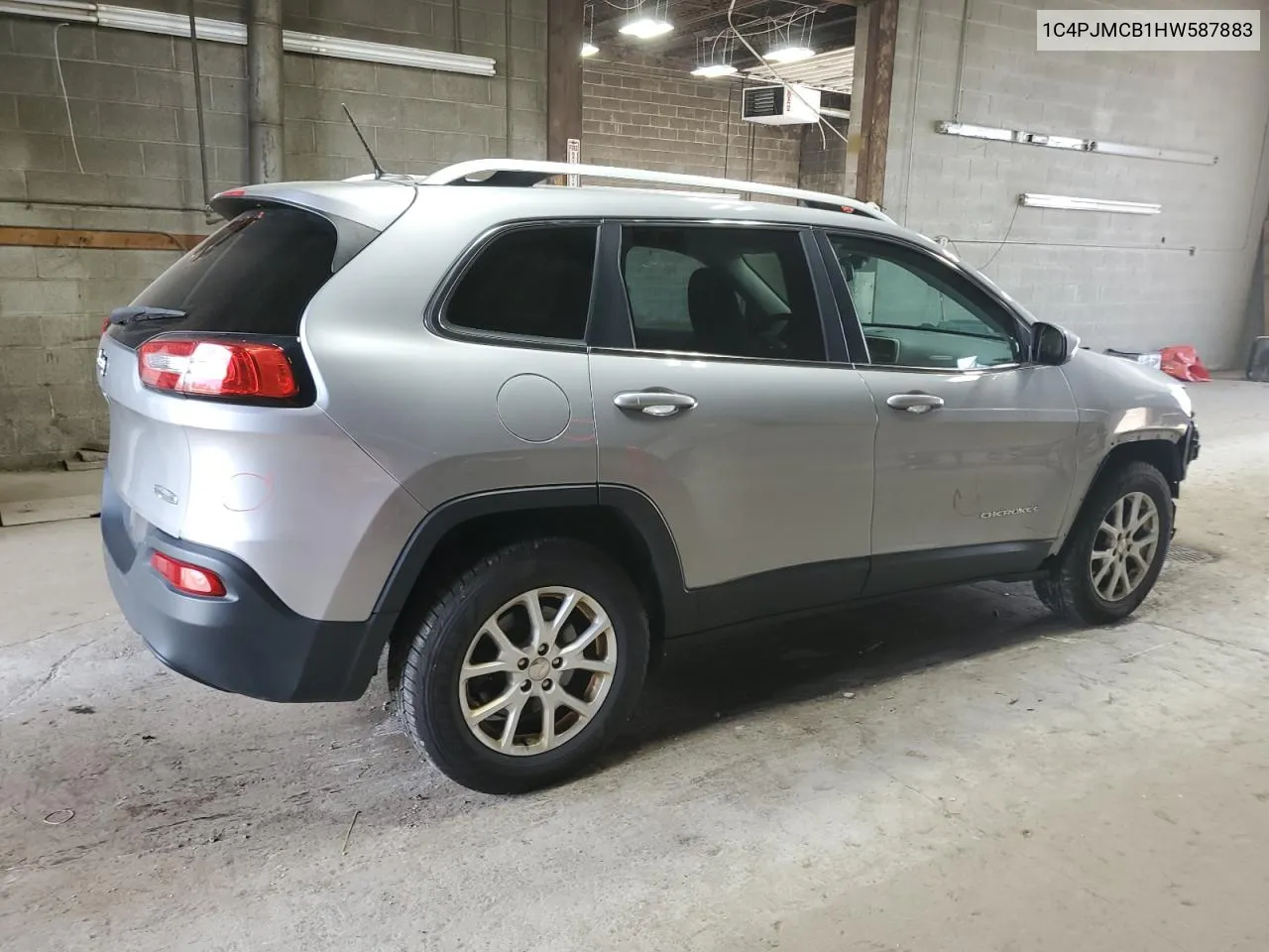 1C4PJMCB1HW587883 2017 Jeep Cherokee Latitude