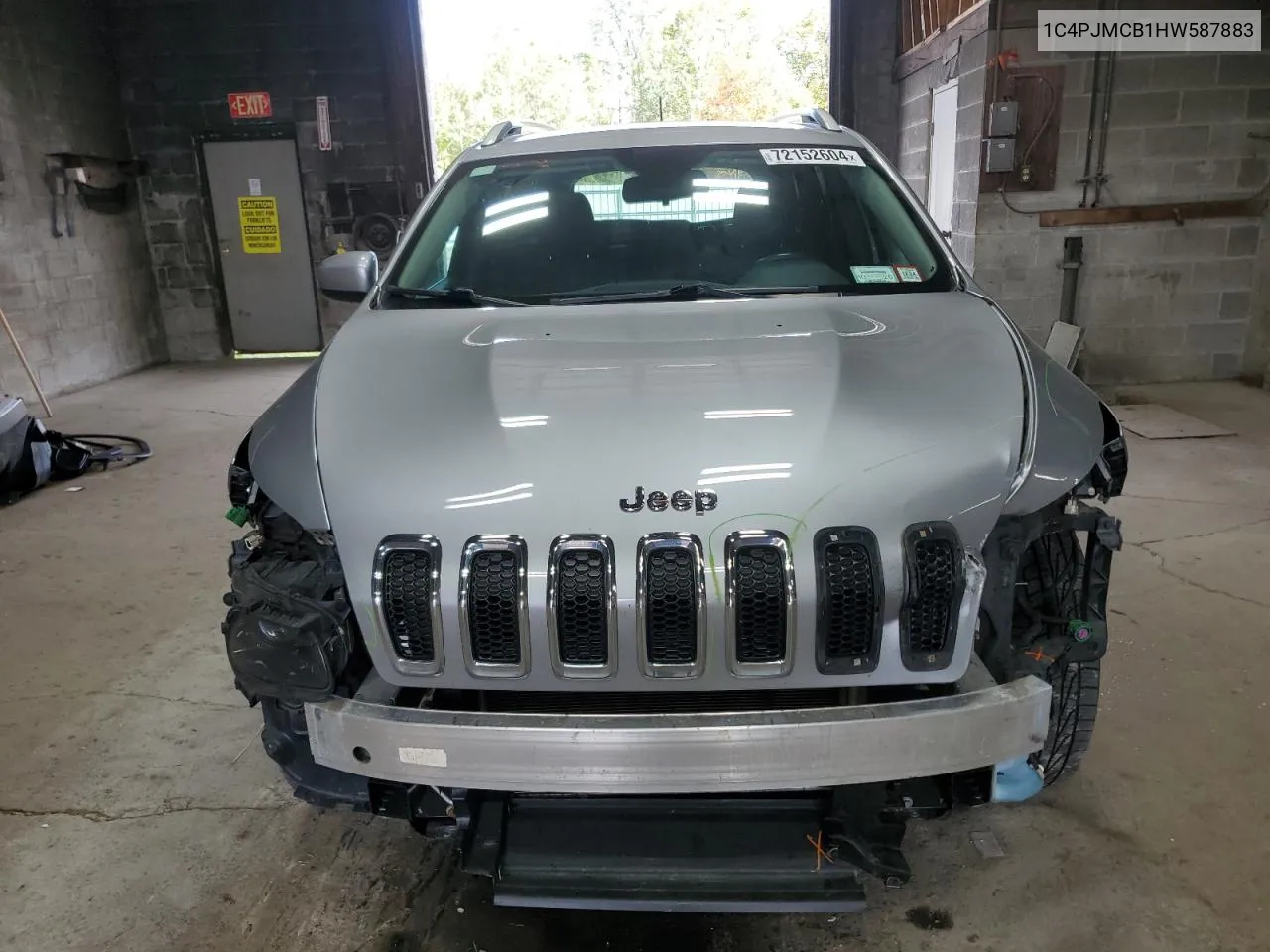 2017 Jeep Cherokee Latitude VIN: 1C4PJMCB1HW587883 Lot: 72152604