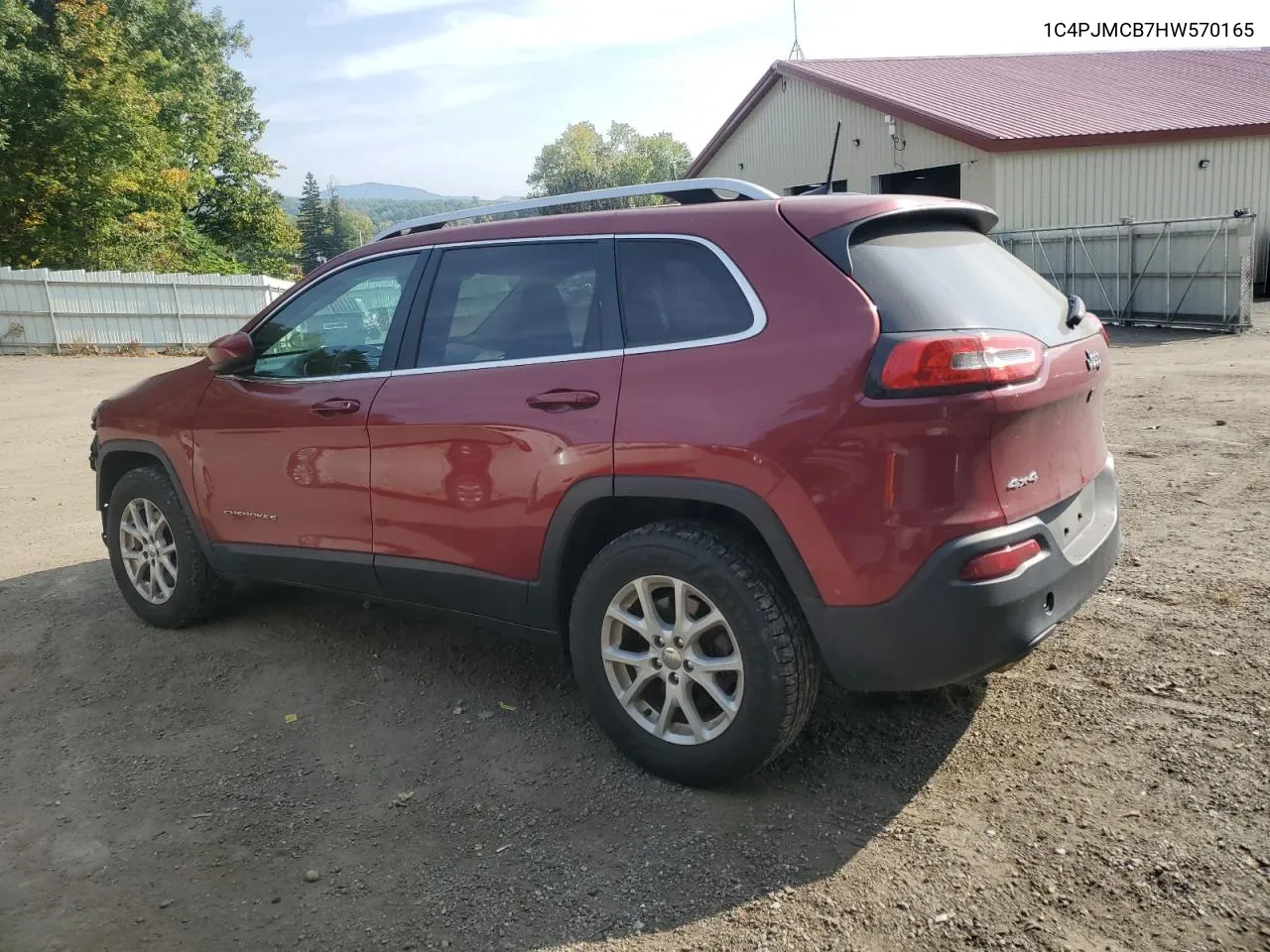 2017 Jeep Cherokee Latitude VIN: 1C4PJMCB7HW570165 Lot: 72153814