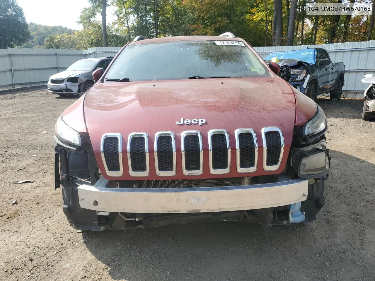 2017 Jeep Cherokee Latitude VIN: 1C4PJMCB7HW570165 Lot: 72153814