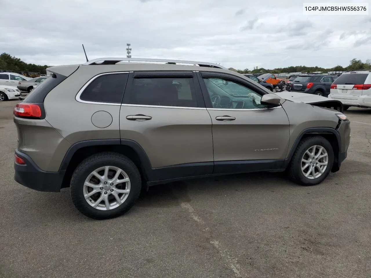 1C4PJMCB5HW556376 2017 Jeep Cherokee Latitude