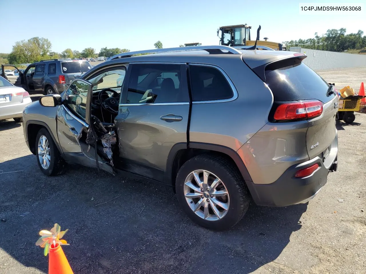 2017 Jeep Cherokee Limited VIN: 1C4PJMDS9HW563068 Lot: 72475734