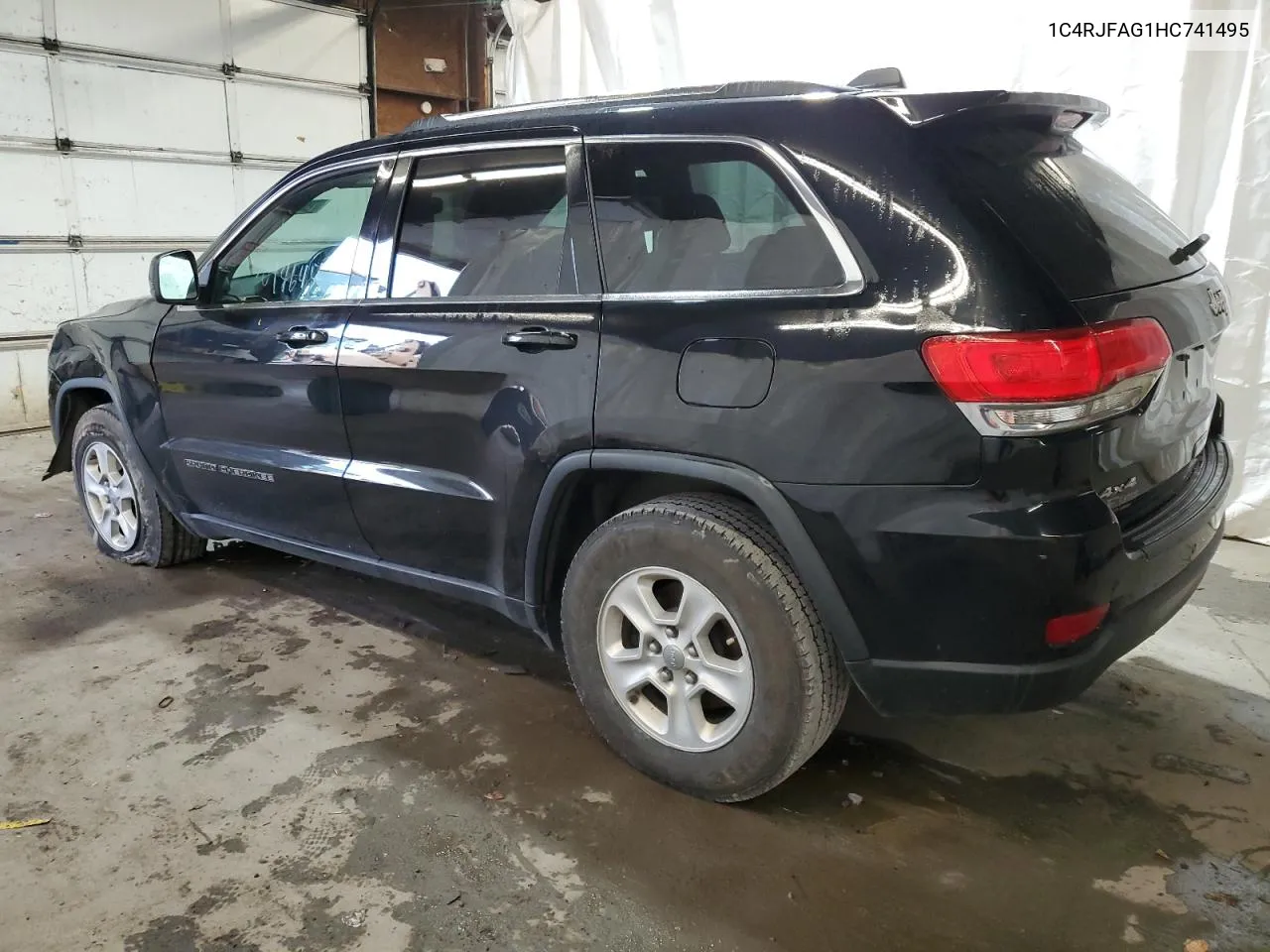 1C4RJFAG1HC741495 2017 Jeep Grand Cherokee Laredo