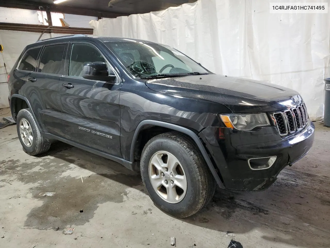 1C4RJFAG1HC741495 2017 Jeep Grand Cherokee Laredo