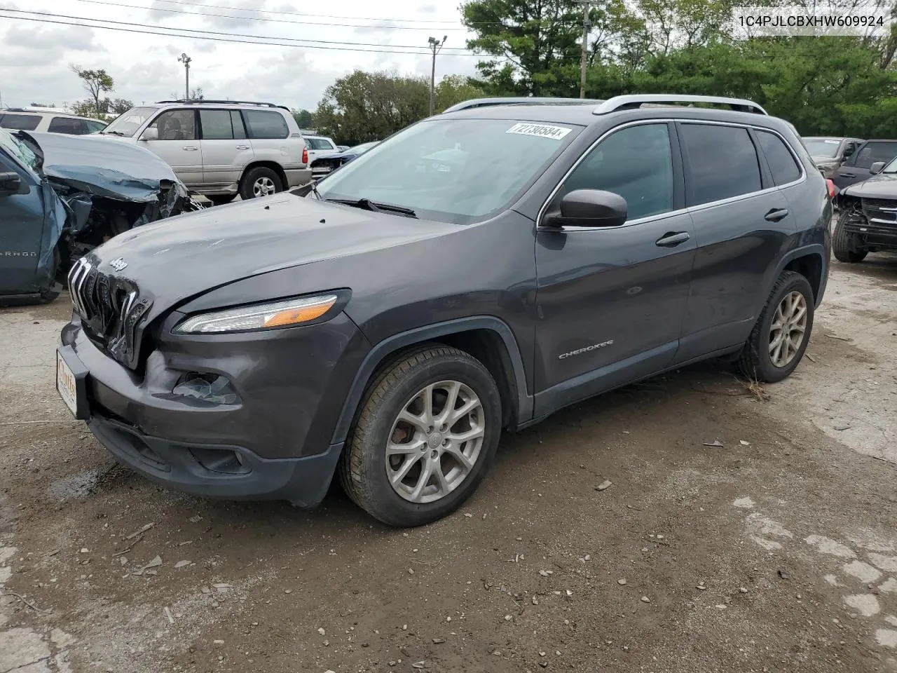 2017 Jeep Cherokee Latitude VIN: 1C4PJLCBXHW609924 Lot: 72730584