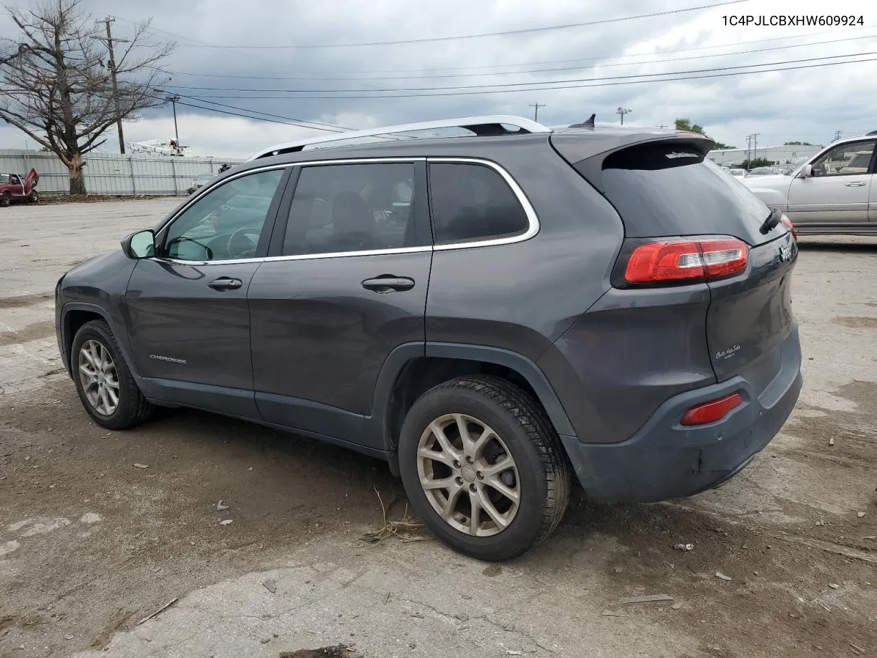 2017 Jeep Cherokee Latitude VIN: 1C4PJLCBXHW609924 Lot: 72730584