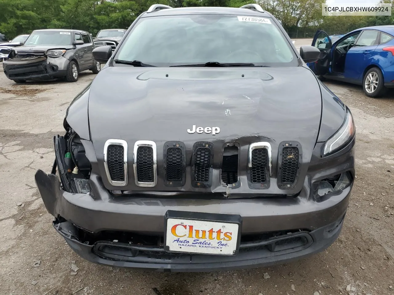 2017 Jeep Cherokee Latitude VIN: 1C4PJLCBXHW609924 Lot: 72730584